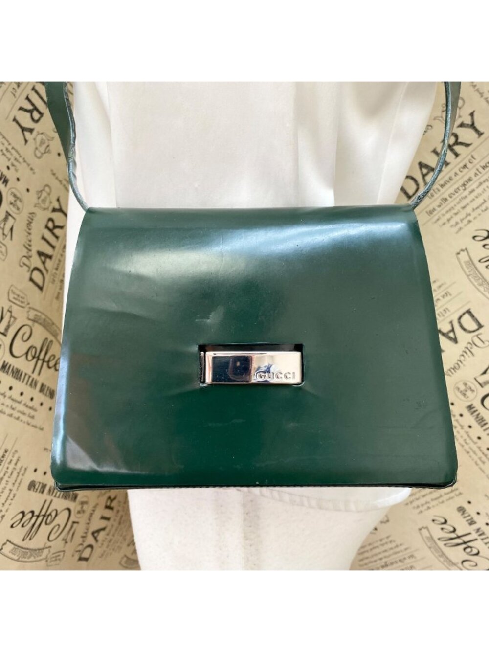 Gucci Patent Shoulder Bag Small Simple Green